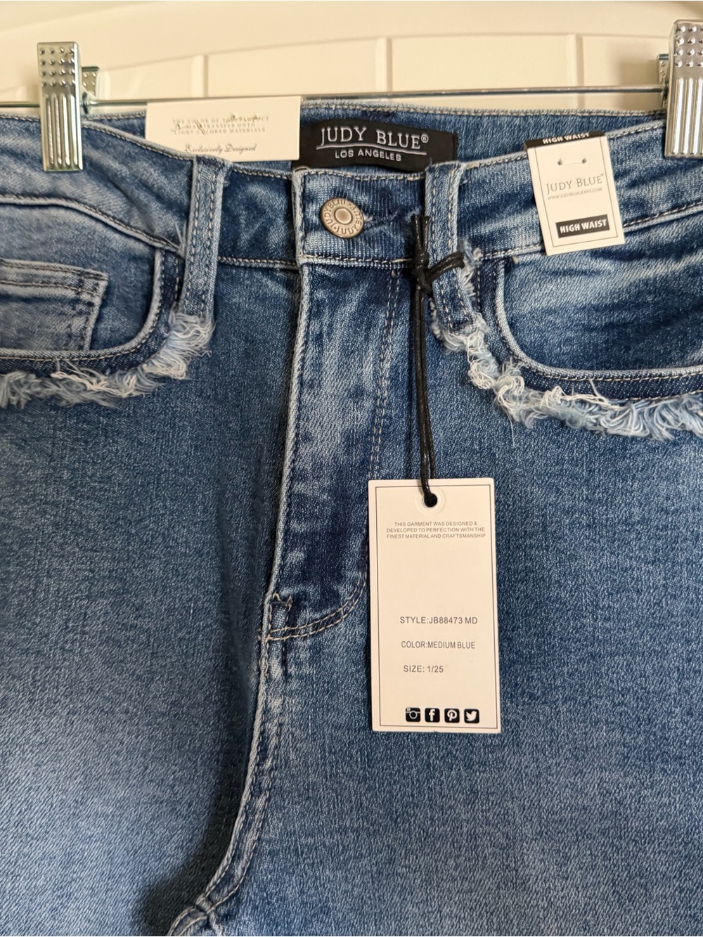 Judy Blue Size 1/25 High Rise Slim Fit Distressed Raw Hem Jeans NWT - Picture 11 of 15